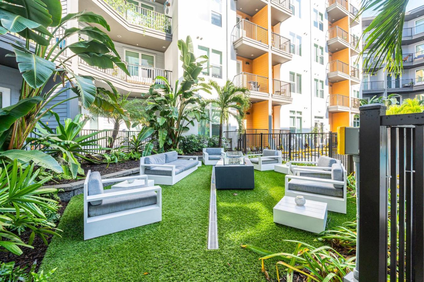 Tropical Field 1 Bed In Downtown With Free Parking Apartment Sankt Petersburg Exterior foto