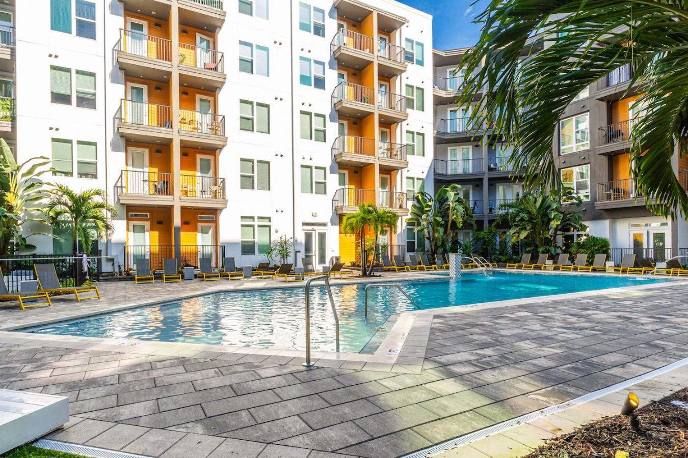 Tropical Field 1 Bed In Downtown With Free Parking Apartment Sankt Petersburg Exterior foto