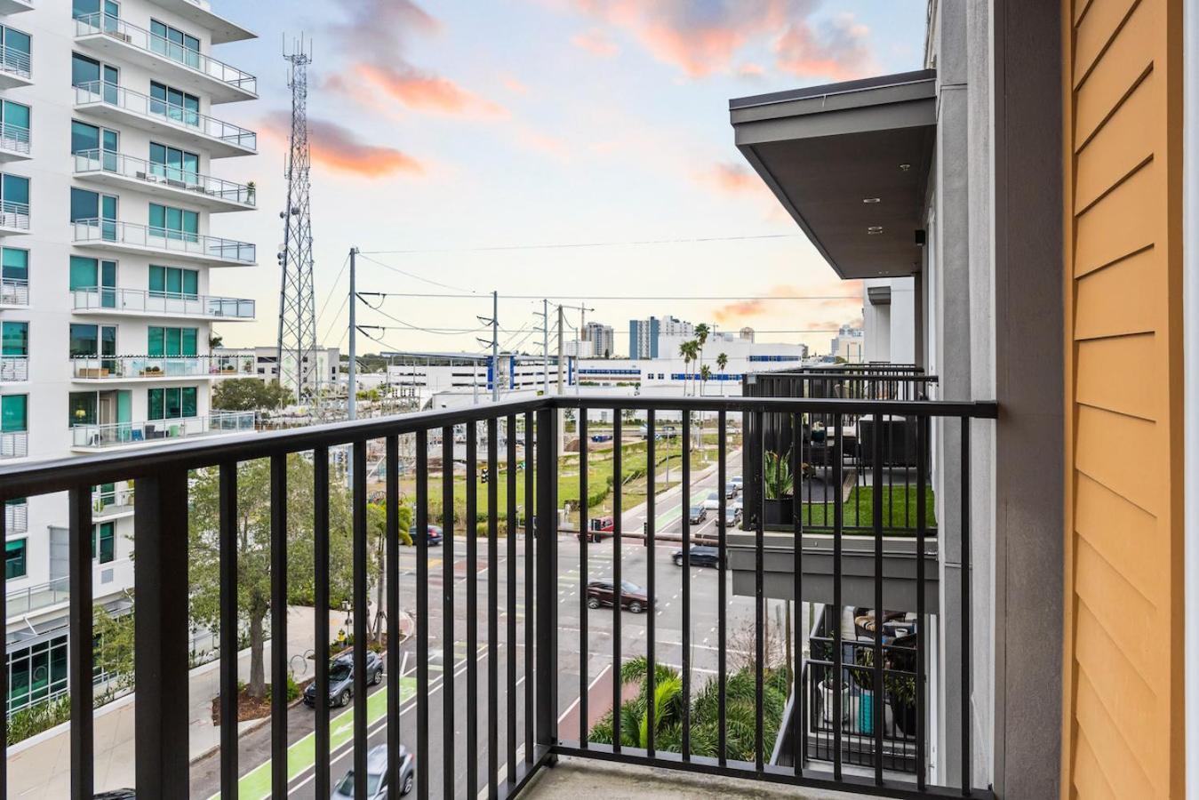 Tropical Field 1 Bed In Downtown With Free Parking Apartment Sankt Petersburg Exterior foto